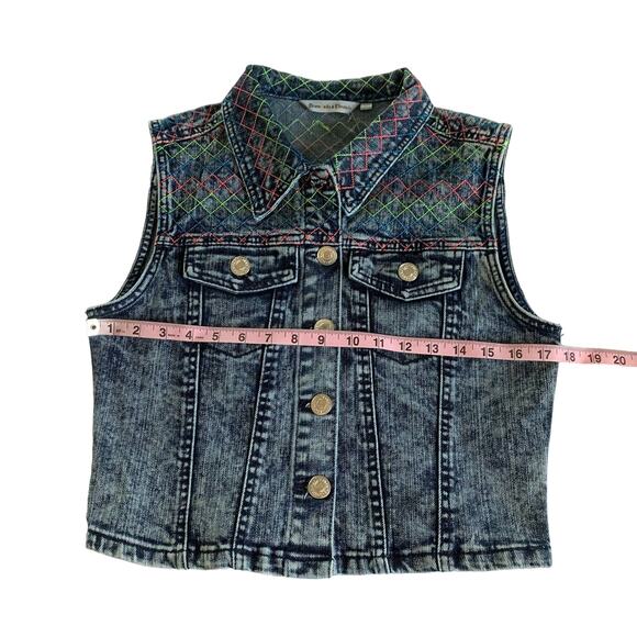 Via Penny Lane Reworked Apparel | Thomas Rhett Custom Upcycled Denim Vest - Picture 8 of 10